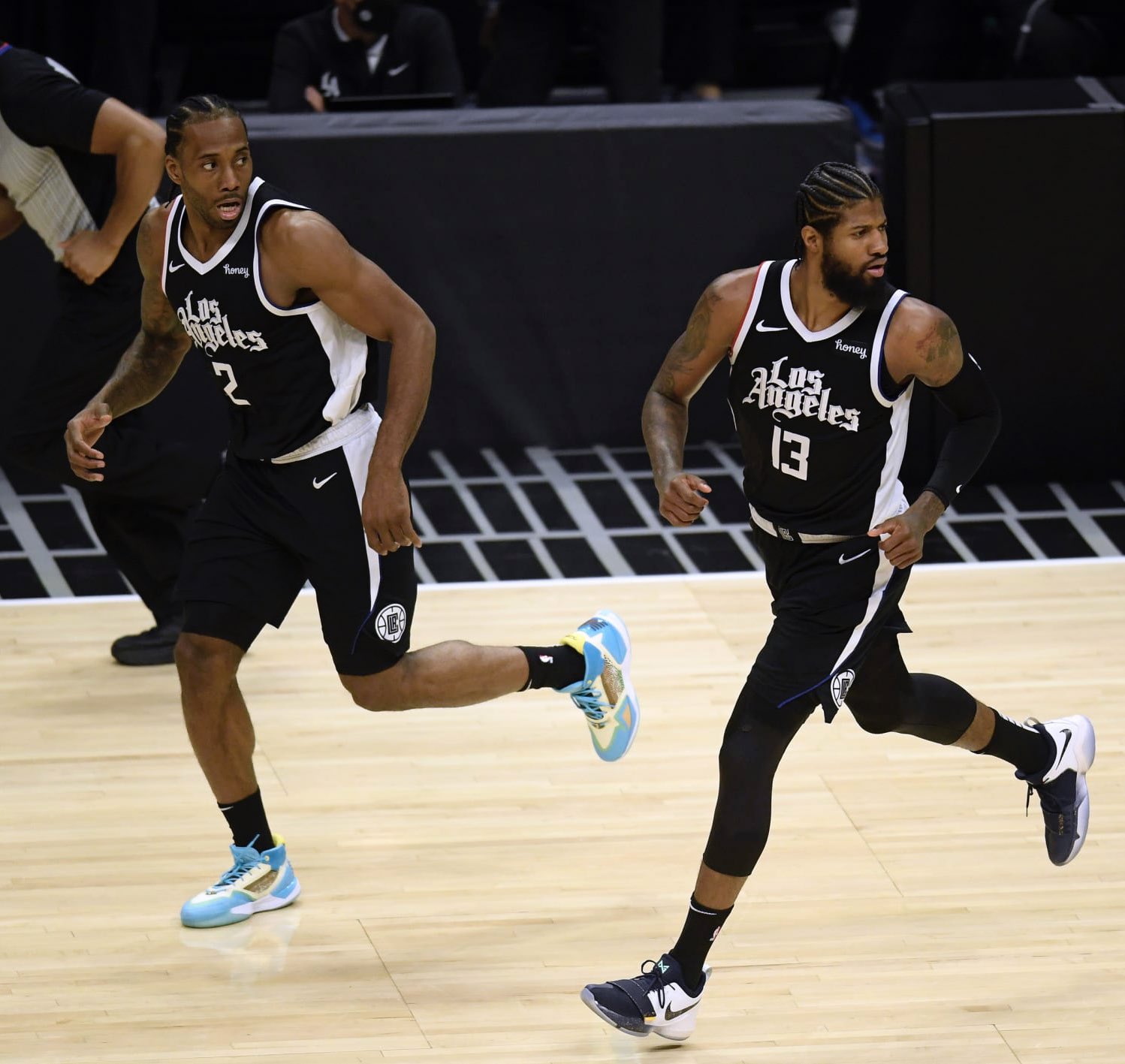 强化安保与 强化安保与