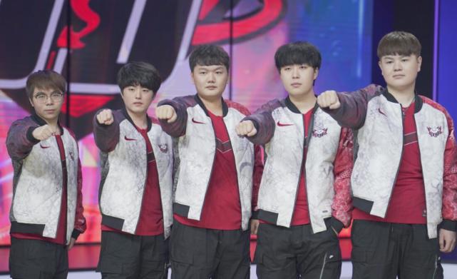 谁就更接近 谁就更接近